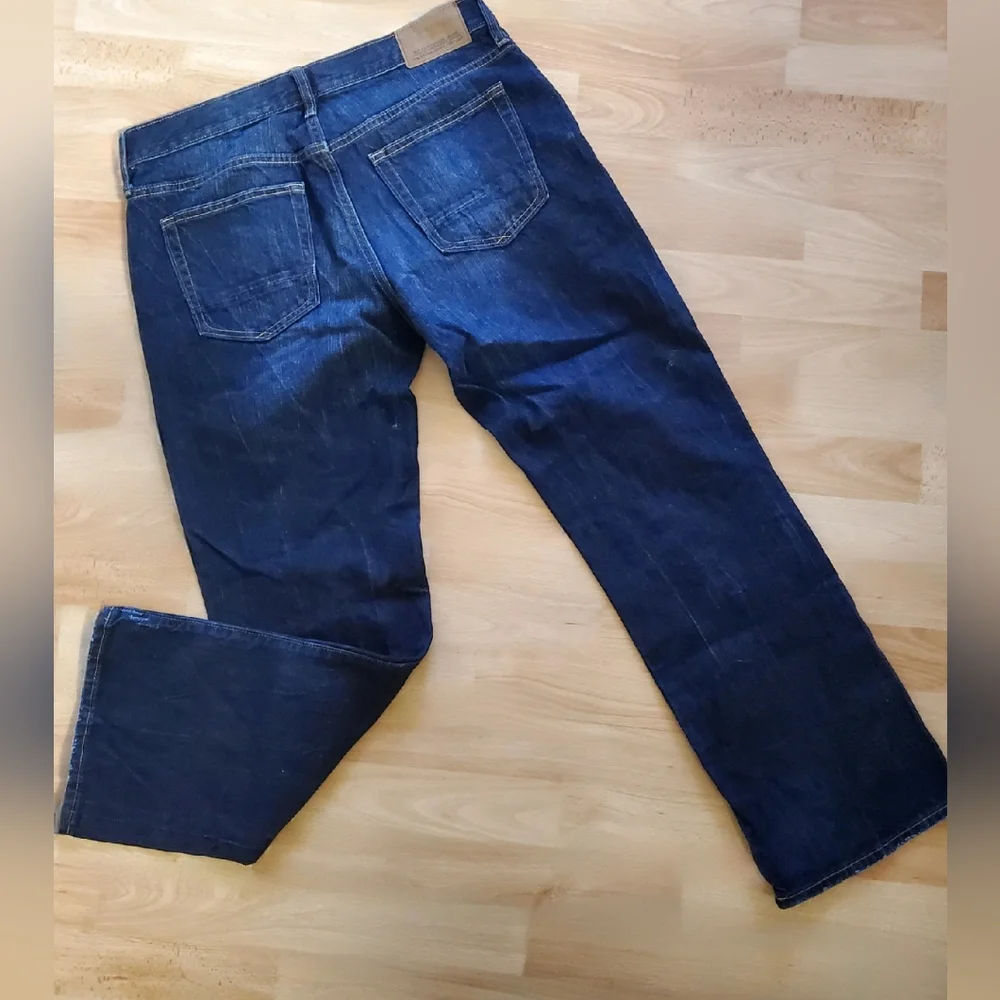 Men's Old Navy dark wash low-rise bootcut distressed denim jeans Size 33x30